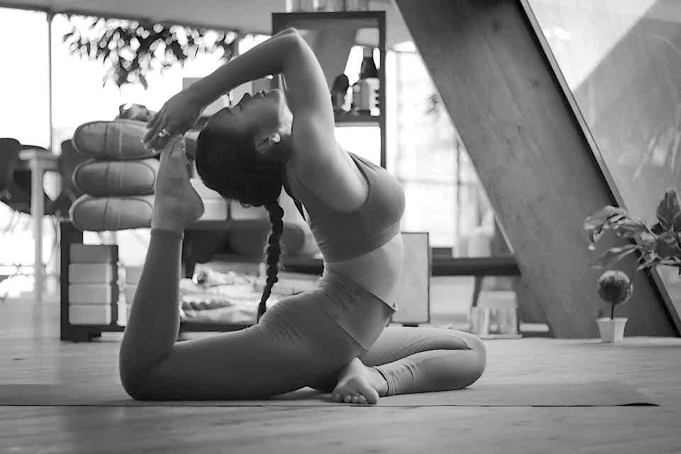 Inner Peace with Y2 Yoga: Unwind the Mind, Nurture the Soul, and Unlock Your Power